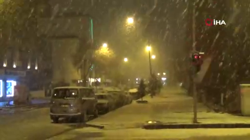 Kars’ta yoğun kar yağışı kartpostallık görüntü oluşturdu! 5