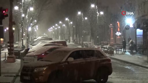 Kars’ta yoğun kar yağışı kartpostallık görüntü oluşturdu! 6
