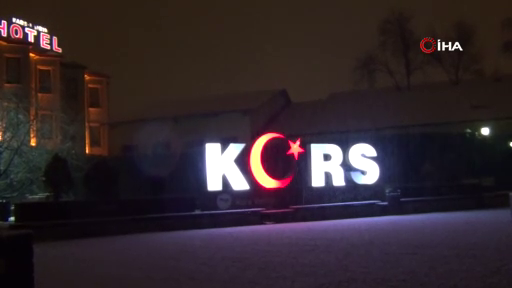 Kars’ta yoğun kar yağışı kartpostallık görüntü oluşturdu! 8