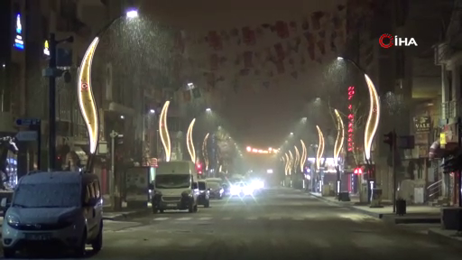 Kars’ta yoğun kar yağışı kartpostallık görüntü oluşturdu! 9