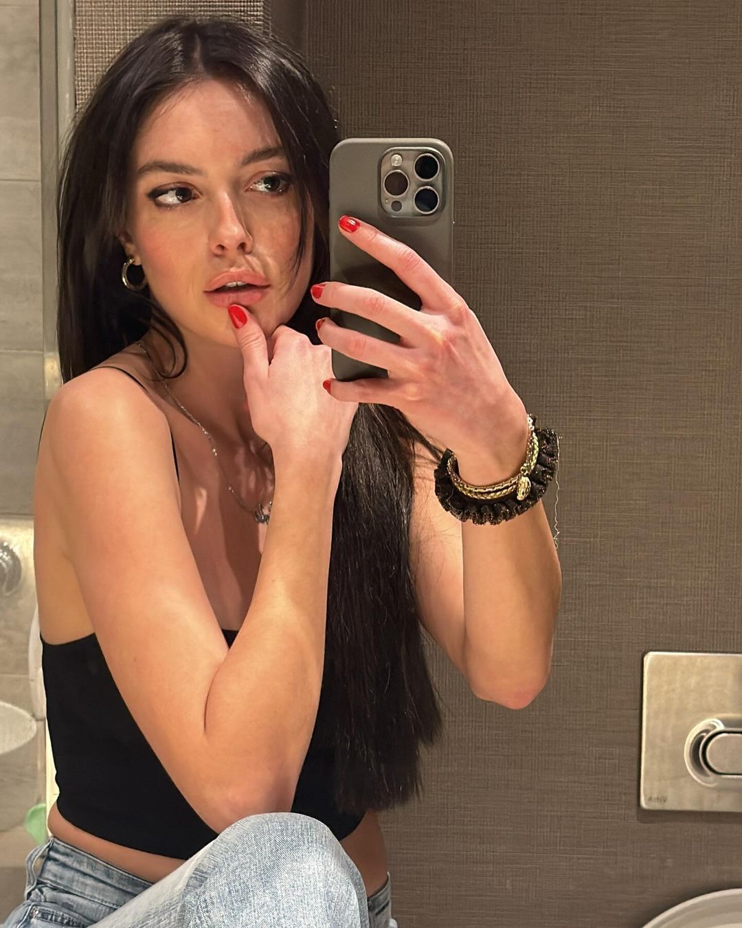 Sarışın Melis Sezen'den eser kalmadı! Ünlü oyuncu yeni imajıyla sosyal medyayı salladı 6