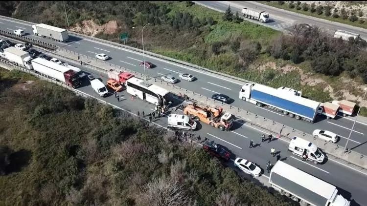 TEM Otoyolu'nda zincirleme kaza! Ankara istikameti ulaşıma kapandı... 3