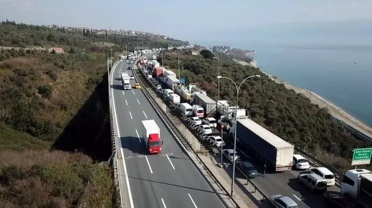 TEM Otoyolu'nda zincirleme kaza! Ankara istikameti ulaşıma kapandı... 6
