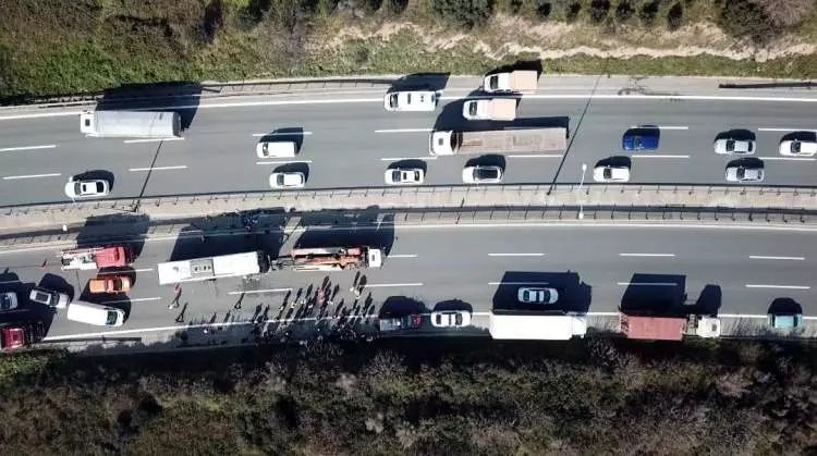 TEM Otoyolu'nda zincirleme kaza! Ankara istikameti ulaşıma kapandı... 5