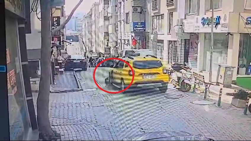 Balıkesir'de kan donduran olay: Uyuyan köpeği aracıyla ezerek öldürdü yoluna devam etti! İşte o anlar! 1