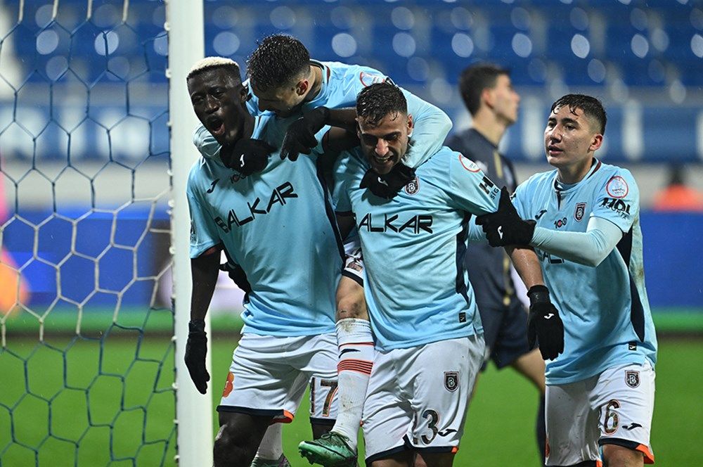 UEFA resmen açıkladı! Fenerbahçe ülke puanını tek başına sırtlıyor: İşte son 5 yılda en çok puan toplayan Türk takımları listesi... 10