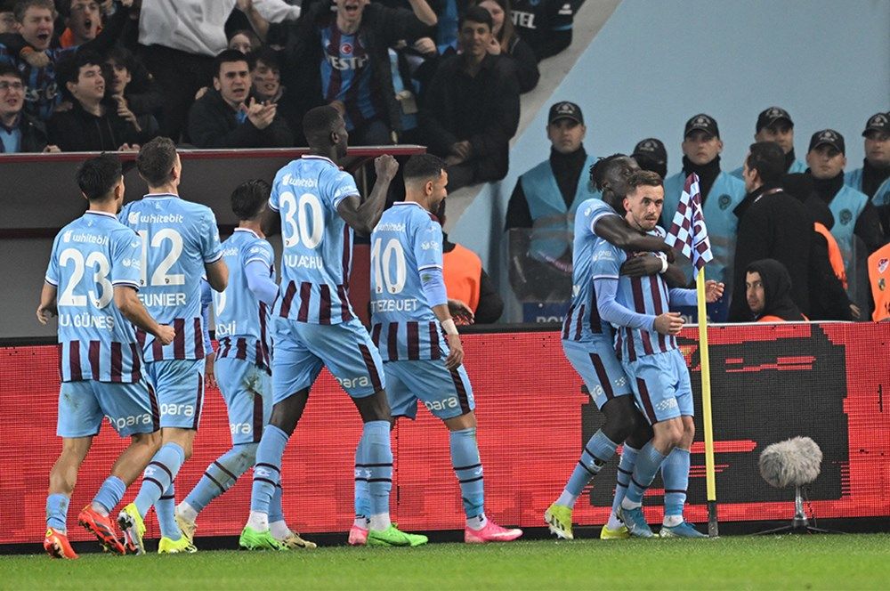 UEFA resmen açıkladı! Fenerbahçe ülke puanını tek başına sırtlıyor: İşte son 5 yılda en çok puan toplayan Türk takımları listesi... 7