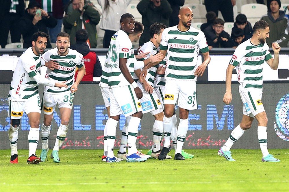 UEFA resmen açıkladı! Fenerbahçe ülke puanını tek başına sırtlıyor: İşte son 5 yılda en çok puan toplayan Türk takımları listesi... 5