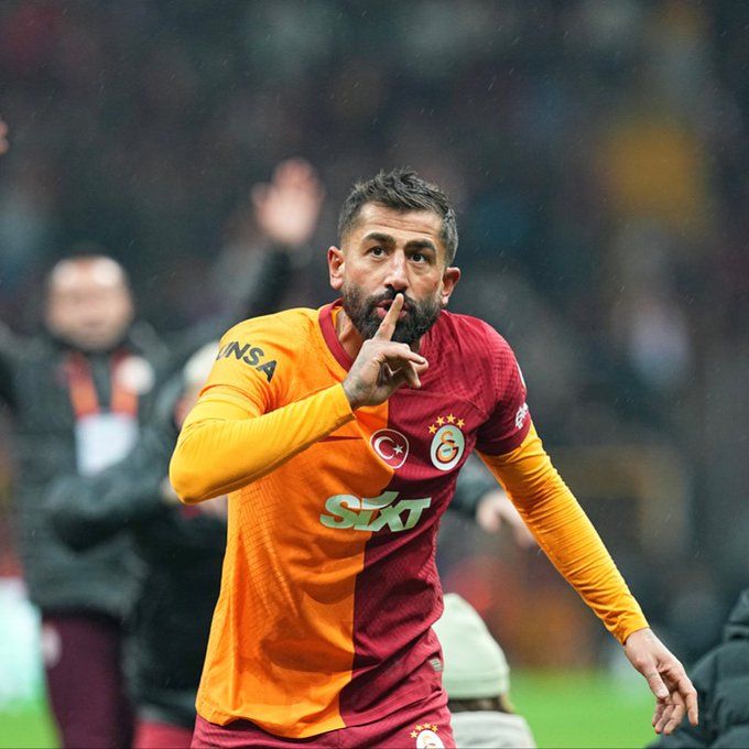 Herkes bu kararını konuşuyordu: "Lucas Torreira'ya yapılan hareket net olarak kırmızı kart! Gol öncesi Köhn'ün yaptığı hareket ise faul değil" 9