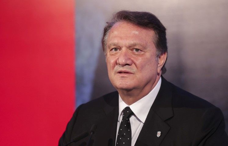 Hasan Arat'tan tarihe geçen konuşma: "Beşiktaş'a çökmüşler! Kulübü soymuşlar! Kimsenin bilmediği futbolculara milyonlar ödüyoruz... Açıklarken utanıyorum" 16