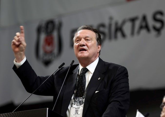 Hasan Arat'tan tarihe geçen konuşma: "Beşiktaş'a çökmüşler! Kulübü soymuşlar! Kimsenin bilmediği futbolculara milyonlar ödüyoruz... Açıklarken utanıyorum" 17
