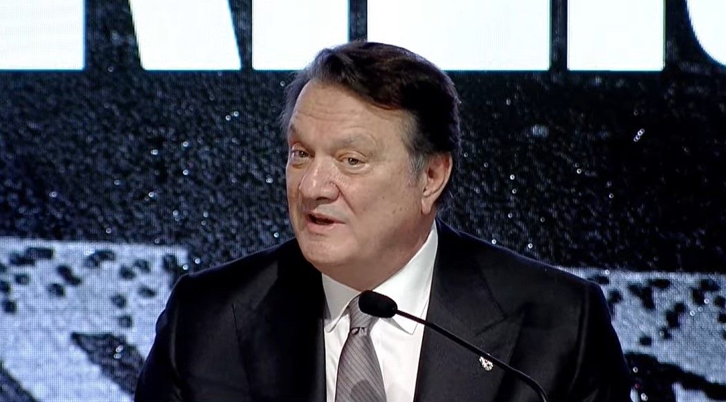 Hasan Arat'tan tarihe geçen konuşma: "Beşiktaş'a çökmüşler! Kulübü soymuşlar! Kimsenin bilmediği futbolculara milyonlar ödüyoruz... Açıklarken utanıyorum" 11