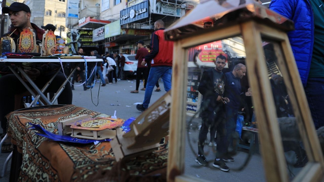 İsrail saldırıları altındaki Gazze'de Ramazan heyecanı kameralara böyle yansıdı! 1