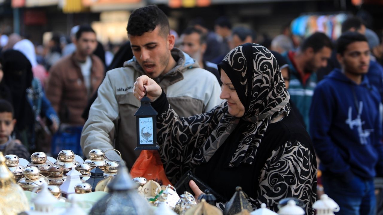 İsrail saldırıları altındaki Gazze'de Ramazan heyecanı kameralara böyle yansıdı! 11