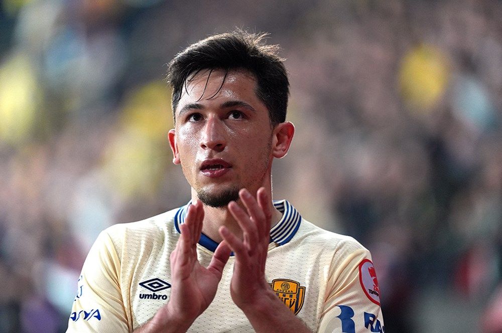 Gündeme bomba gibi düşen iddialar: “Fenerbahçe, Trabzonspor’un sahasında oynamak istedi, TFF kabul etmedi! Halil Umut Meler ise Galatasaray maçına çıkmak istemedi ama ikna ettiler” 2