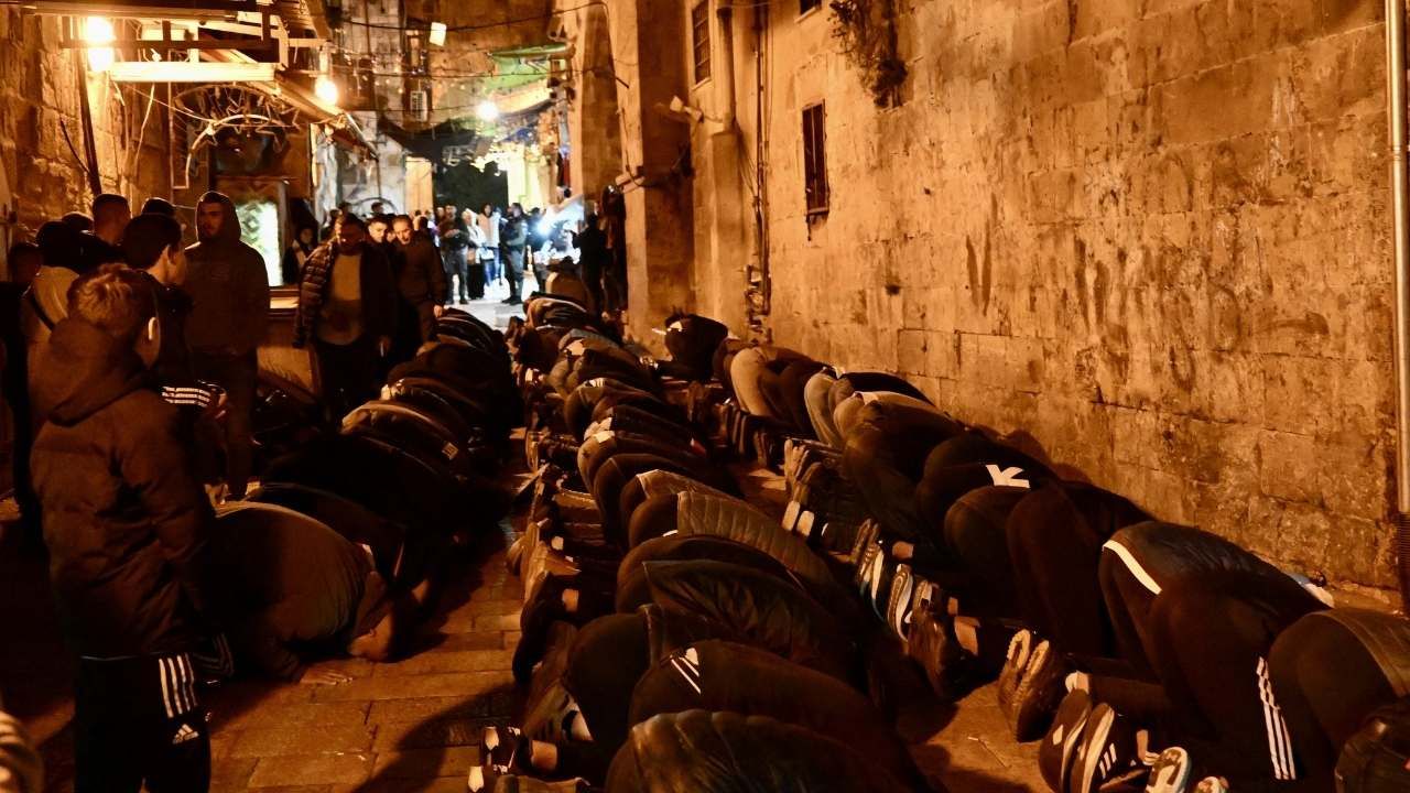 Mescid-i Aksa'daki ilk teravihe İsrail kısıtlaması! 6