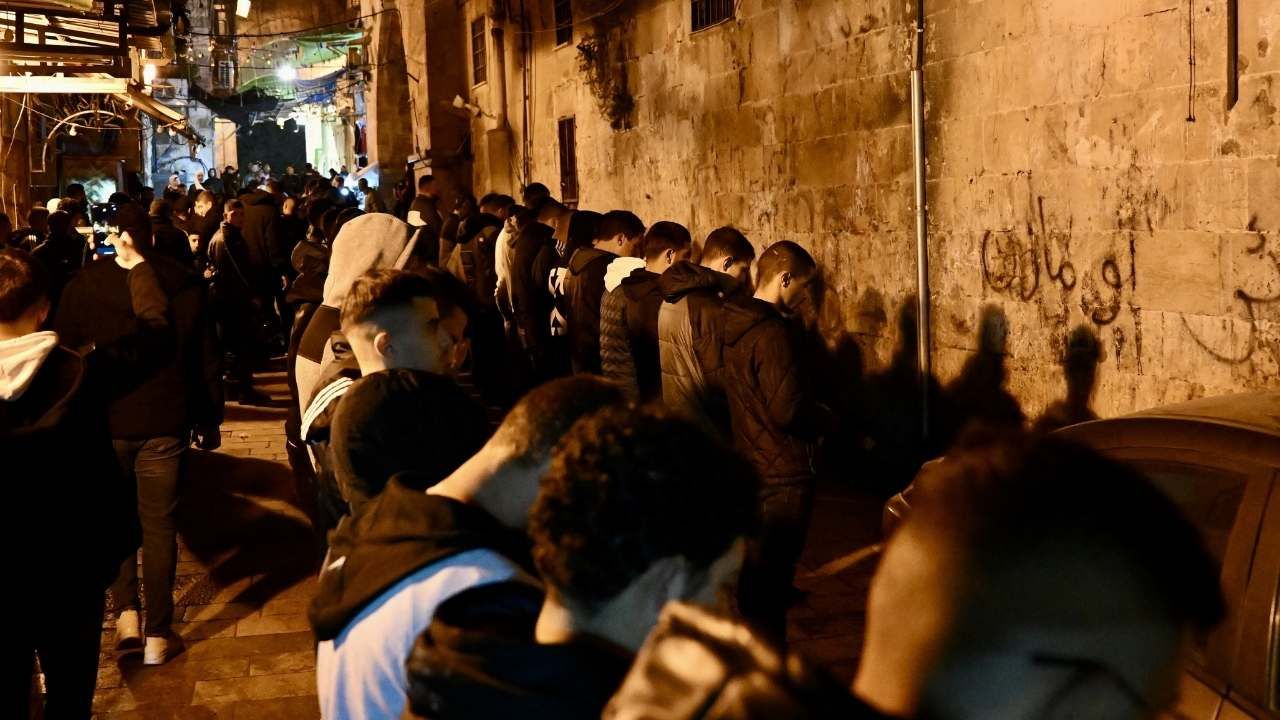 Mescid-i Aksa'daki ilk teravihe İsrail kısıtlaması! 7