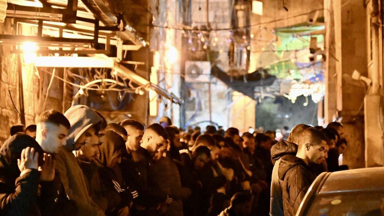 Mescid-i Aksa'daki ilk teravihe İsrail kısıtlaması! 8