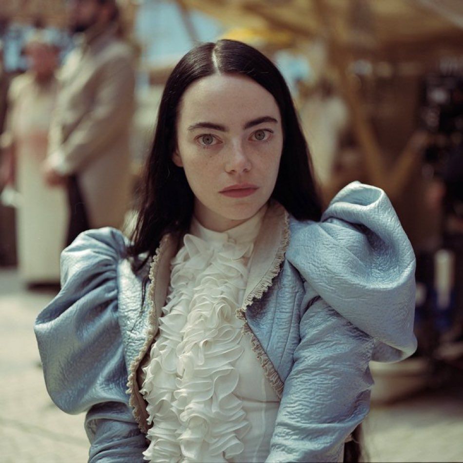 Oscar ödüllerinde talihsiz olay! En İyi Kadın Oyuncu ödülünü alan Emma Stone'un elbisesi yırtıldı 1