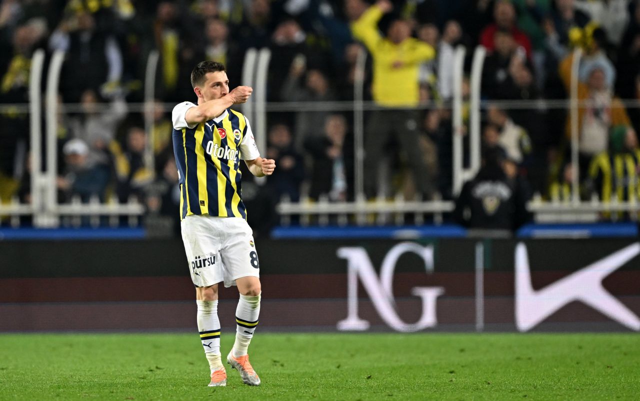 Maç sonu herkesi şaşkına çeviren olay yorum: "Penaltı uydurarak maçı Fenerbahçe'ye hediye etti! Kadıköy'de çok ciddi bir katliam yaşadık! Pendikspor’a verilen kırmızı kart da hatalı! Maçı kesinlikle Mert Hakan 8