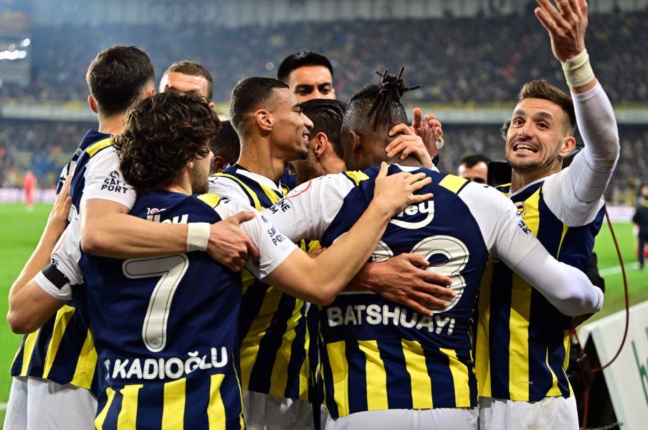 Maç sonu herkesi şaşkına çeviren olay yorum: "Penaltı uydurarak maçı Fenerbahçe'ye hediye etti! Kadıköy'de çok ciddi bir katliam yaşadık! Pendikspor’a verilen kırmızı kart da hatalı! Maçı kesinlikle Mert Hakan 6
