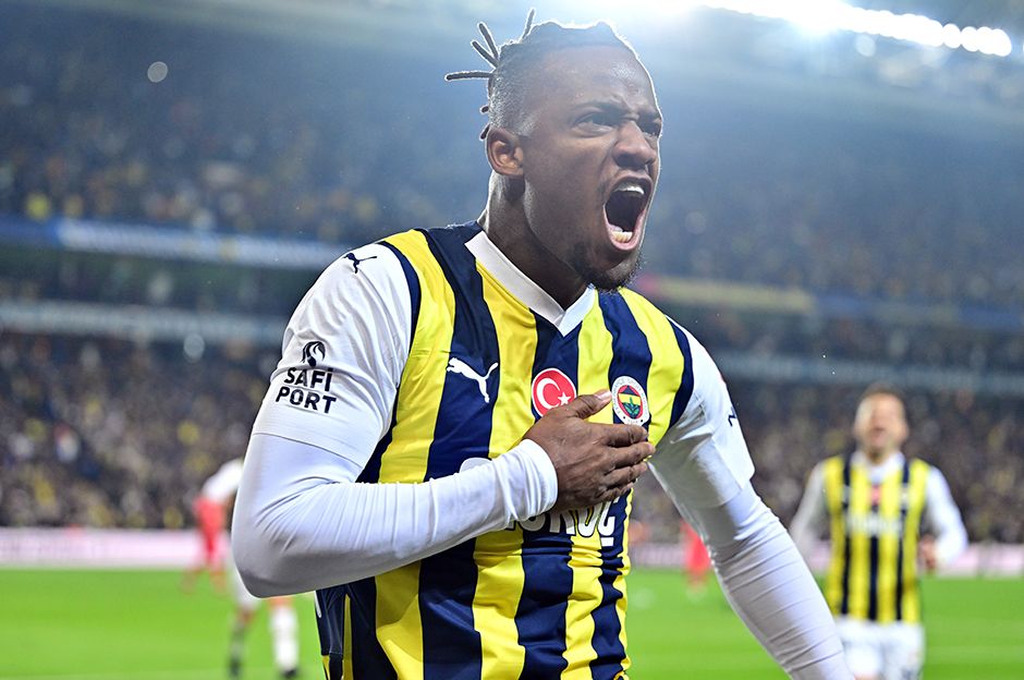 Maç sonu herkesi şaşkına çeviren olay yorum: "Penaltı uydurarak maçı Fenerbahçe'ye hediye etti! Kadıköy'de çok ciddi bir katliam yaşadık! Pendikspor’a verilen kırmızı kart da hatalı! Maçı kesinlikle Mert Hakan 4