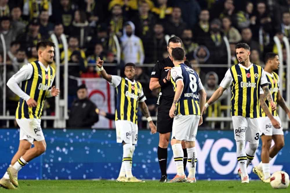 Maç sonu herkesi şaşkına çeviren olay yorum: "Penaltı uydurarak maçı Fenerbahçe'ye hediye etti! Kadıköy'de çok ciddi bir katliam yaşadık! Pendikspor’a verilen kırmızı kart da hatalı! Maçı kesinlikle Mert Hakan 3
