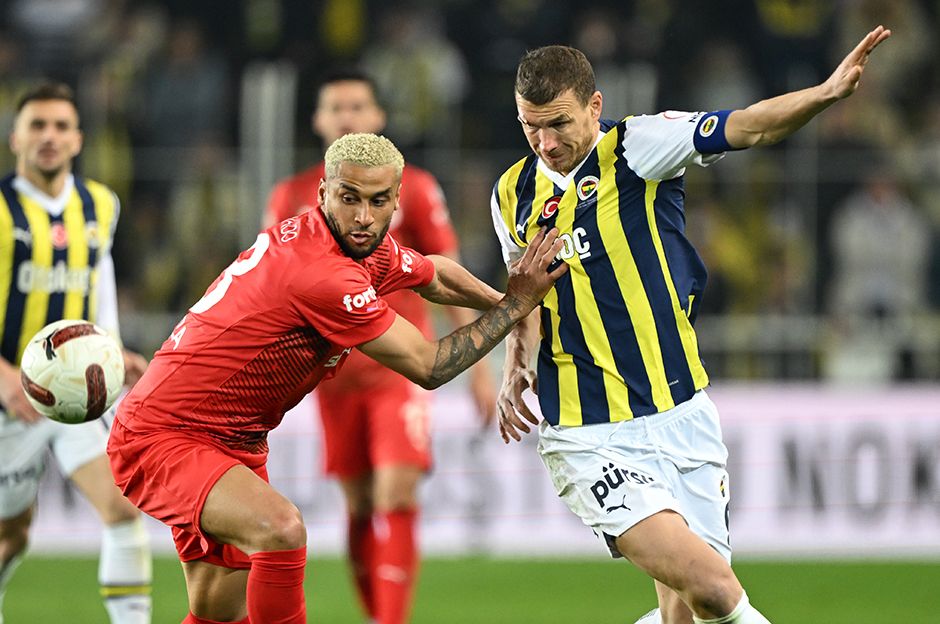 Maç sonu herkesi şaşkına çeviren olay yorum: "Penaltı uydurarak maçı Fenerbahçe'ye hediye etti! Kadıköy'de çok ciddi bir katliam yaşadık! Pendikspor’a verilen kırmızı kart da hatalı! Maçı kesinlikle Mert Hakan 2