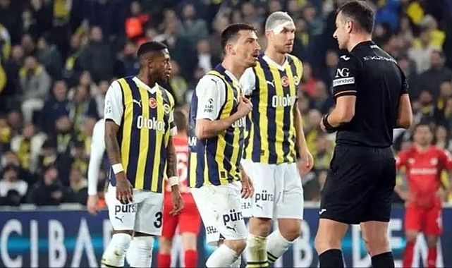 Maç sonu herkesi şaşkına çeviren olay yorum: "Penaltı uydurarak maçı Fenerbahçe'ye hediye etti! Kadıköy'de çok ciddi bir katliam yaşadık! Pendikspor’a verilen kırmızı kart da hatalı! Maçı kesinlikle Mert Hakan 10