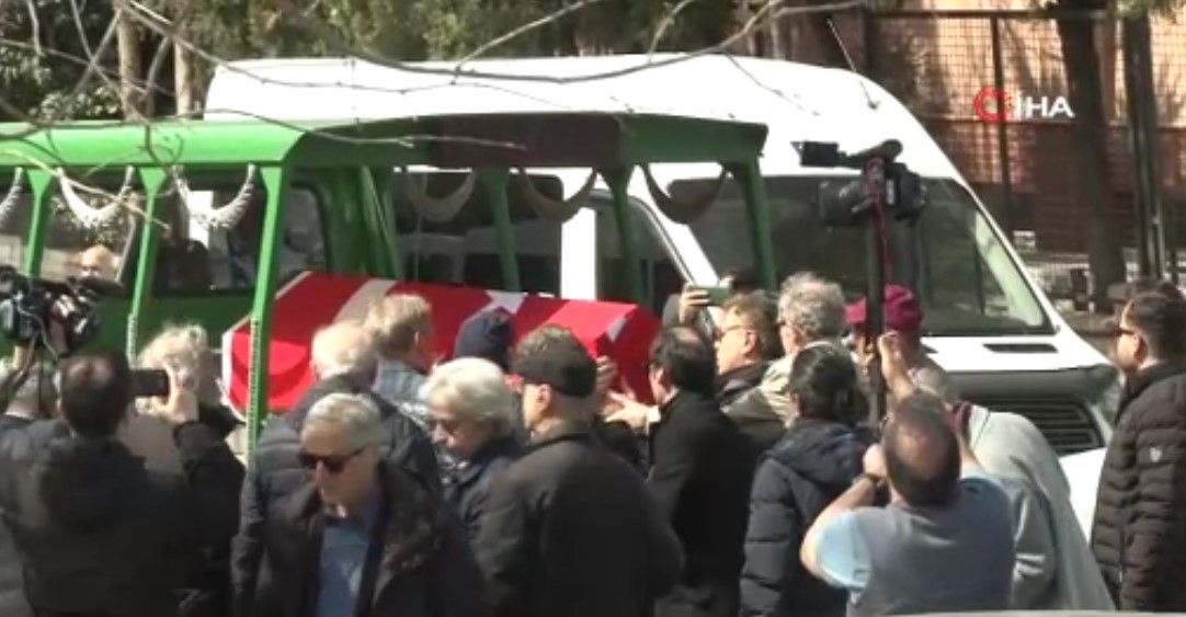 Yeşilçam'ın usta oyuncusu Kayhan Yıldızoğlu son yolculuğuna uğurlandı 8