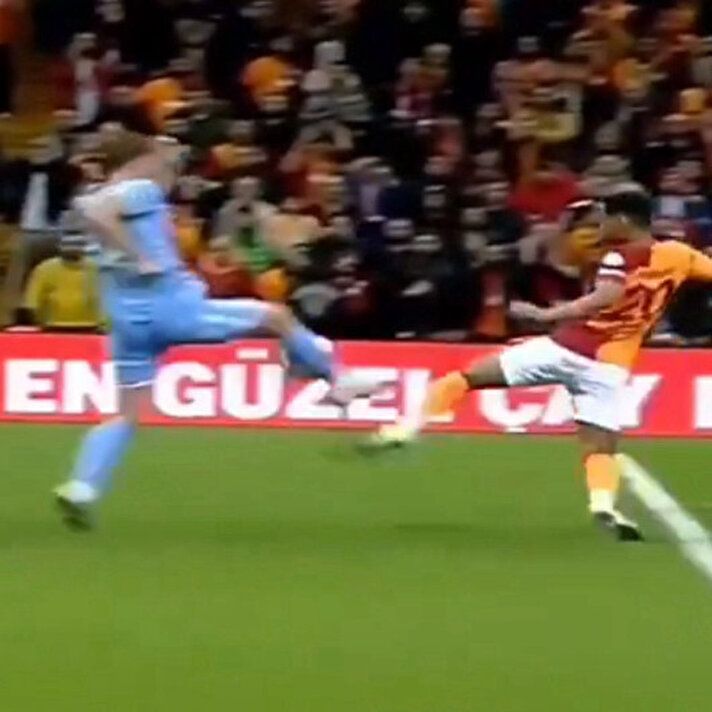 Galatasaray maçı hakeminden herkesi şok eden itiraf: “Dünya futbol tarihinde görülmemiş olay! Verdiği penaltı için ‘Penaltı değildi hocam’ dedi. Bunun kaydı TFF’de var. Bu artık bir adli vaka!” 7