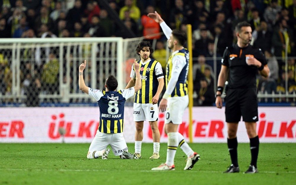 Galatasaray maçı hakeminden herkesi şok eden itiraf: “Dünya futbol tarihinde görülmemiş olay! Verdiği penaltı için ‘Penaltı değildi hocam’ dedi. Bunun kaydı TFF’de var. Bu artık bir adli vaka!” 4