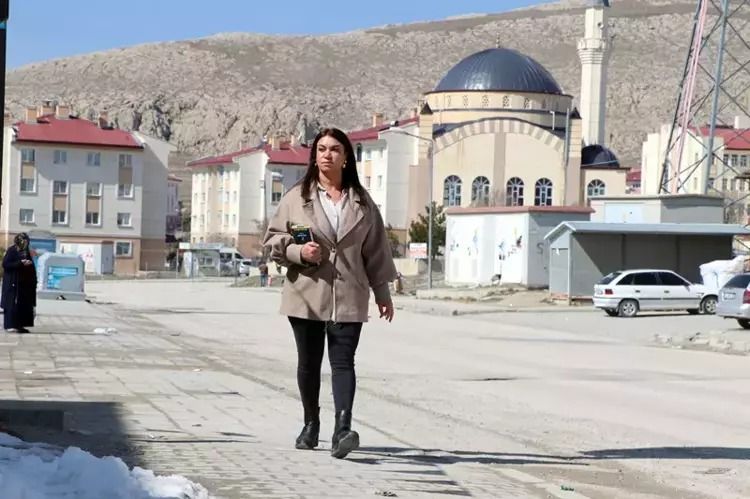 Van'da kadın muhtar adayı Leyla Bağlık, 22 erkek adaya karşı yarışacak 10