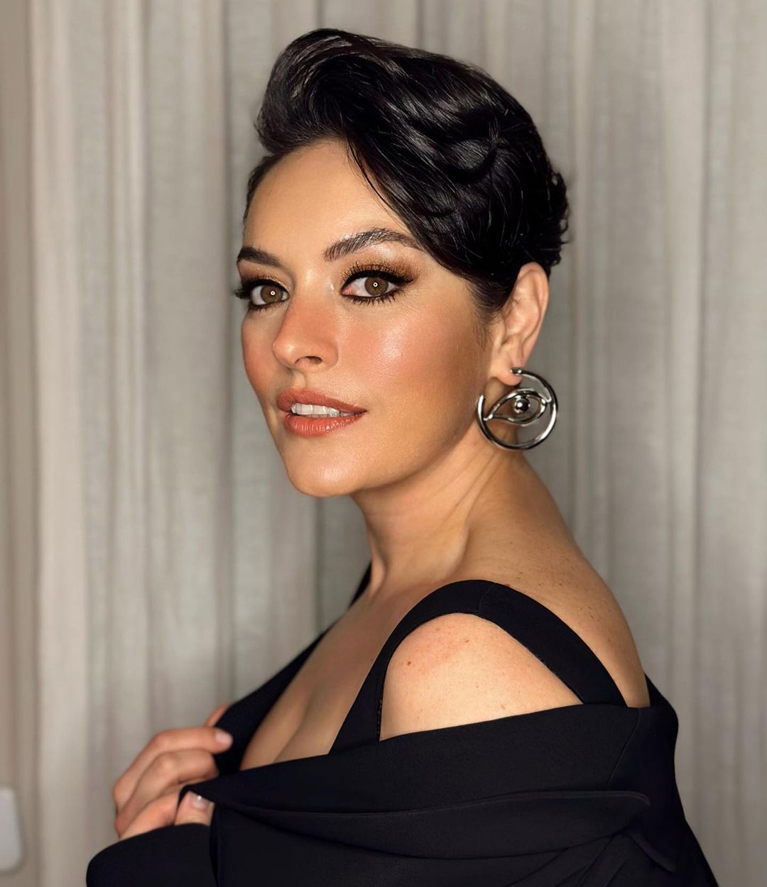 Ezgi Mola setlere ara verdi! Merve Dizdar ve Enis Arıkan hakkında açıklama 1
