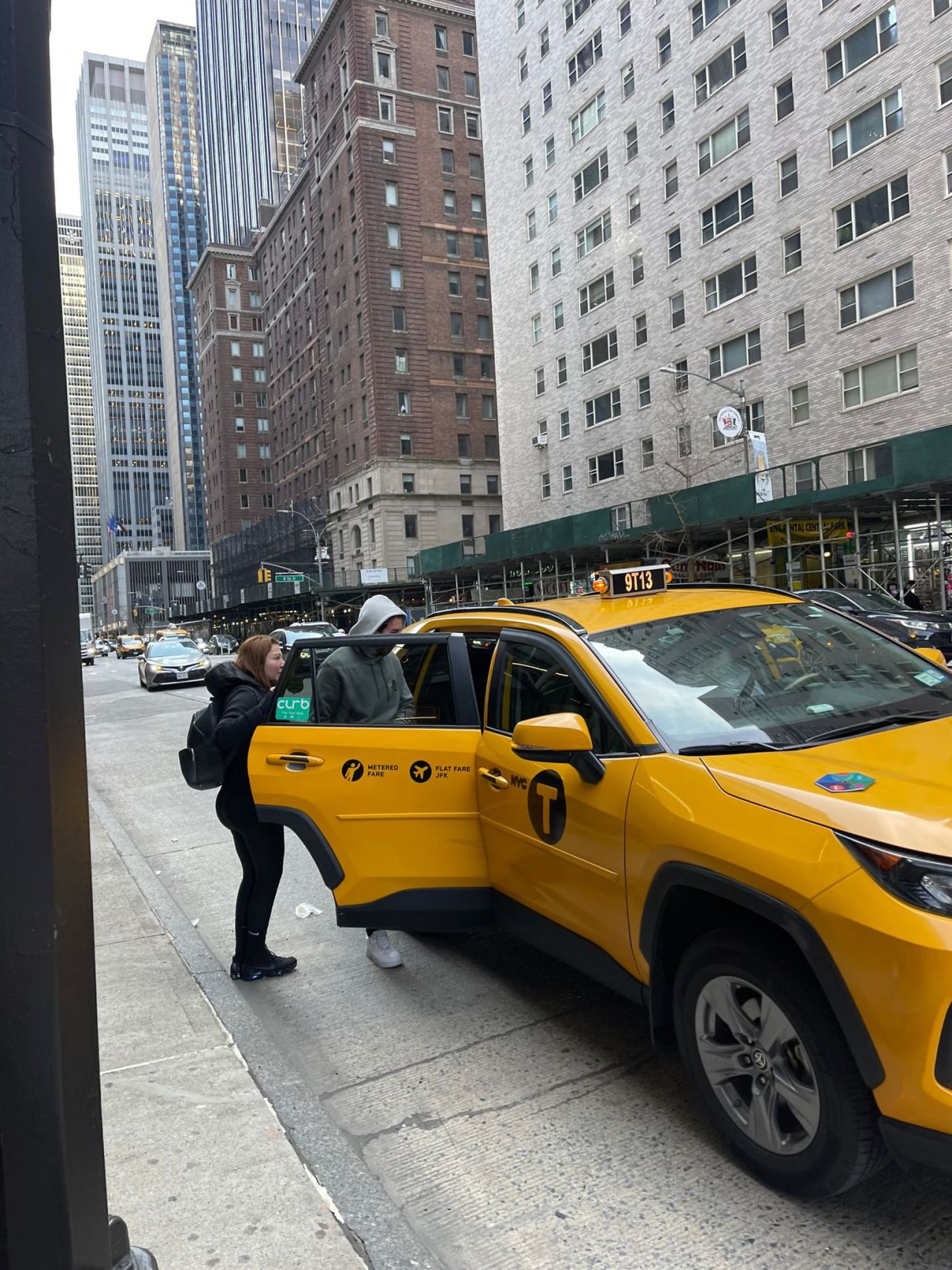 ABD'ye kaçan Eylem Tok ve oğlu New York'ta görüntülendi: Rahat tavırları dikkat çekti 3