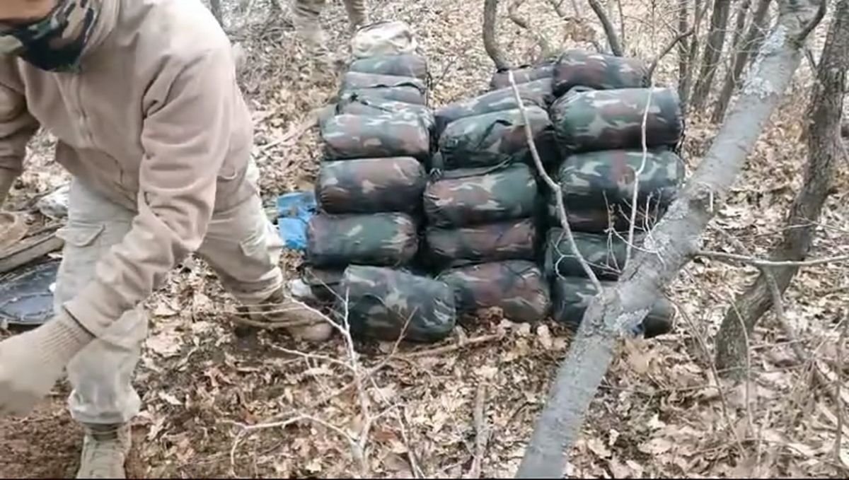 PKK'lı teröristlerin kullandığı 11 sığınak ve 2 depo imha edildi 2