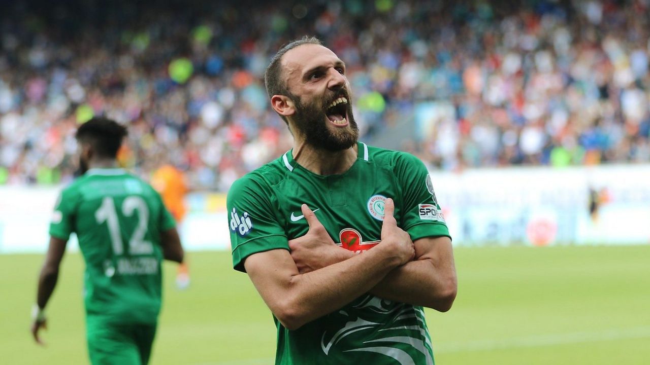 Yıllar sonra gelen ve herkesi şok eden itiraf: "Vedat Muriqi Galatasaray yerine Fenerbahçe'ye transfer olduğu için ağlaya ağlaya gitti! Başkan bizzat 'Seni PAF takımına yollarım 1 sene orda oynarsın' diye 1