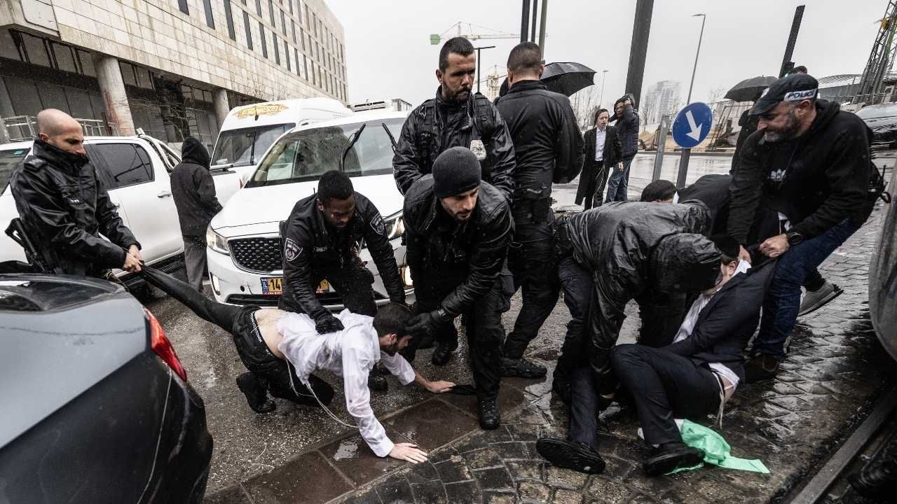 İsrail'de 'zorunlu askerlik karşıtı Yahudilerin' eylemine müdahale 11