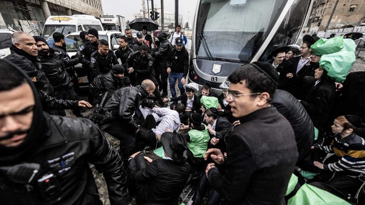 İsrail'de 'zorunlu askerlik karşıtı Yahudilerin' eylemine müdahale 12