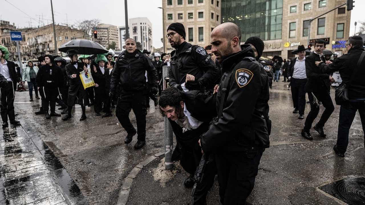 İsrail'de 'zorunlu askerlik karşıtı Yahudilerin' eylemine müdahale 5