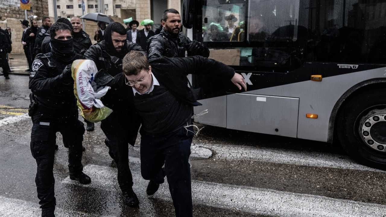 İsrail'de 'zorunlu askerlik karşıtı Yahudilerin' eylemine müdahale 7