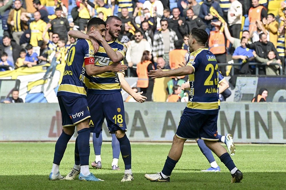 Galatasaray kan kaybetti, Fenerbahçe rakibini geçip fark attı! Süper Lig'in en değerli takımı belli oldu: Zirve el değiştirdi 15