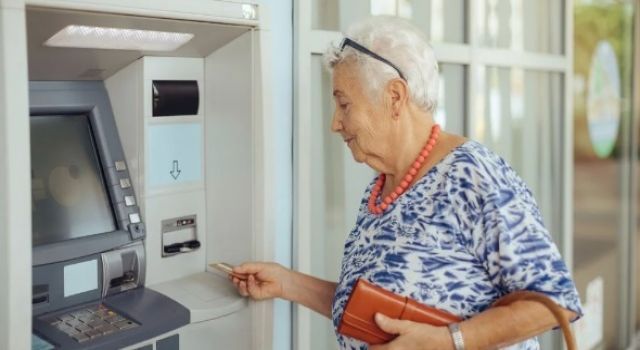 Emekliler dikkat, süre uzadı! Bankalar promosyonda rakamları güncellendi 10