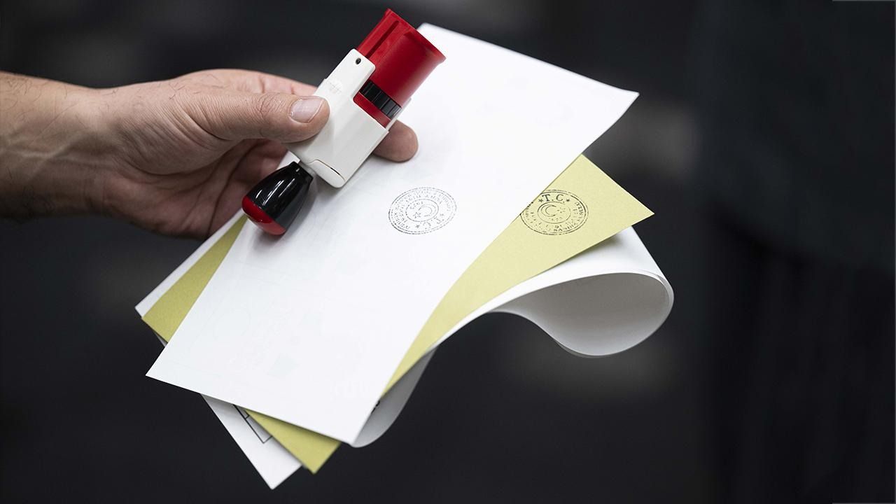 Seçim yasakları kısmen başladı! Anketler, mini referandum ve dahası... 8