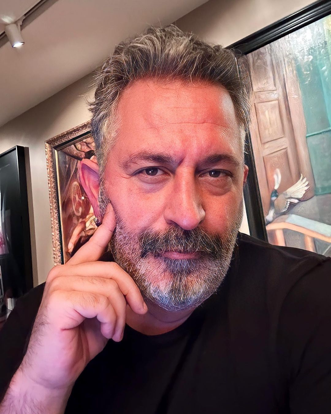 Cem Yılmaz, genç sevgilisiyle ilk kez görüntülendi! 1