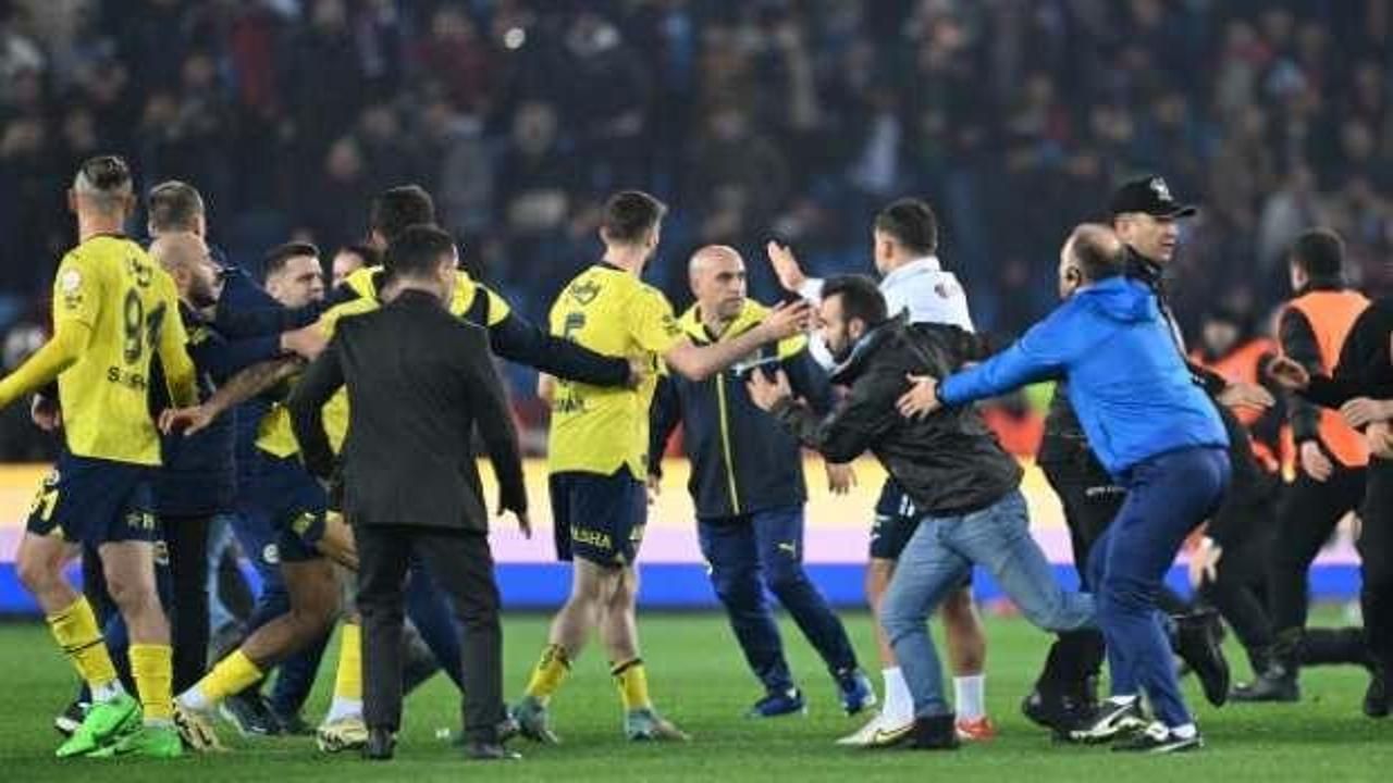 Fenerbahçeli futbolcuları yıkacak haber geldi! Gündeme bomba gibi düşen iddia: Fenerbahçe'de hangi futbolcuların PFDK'ya sevk edileceği belli oldu... Yönetim nasıl savunacağına dair şimdiden harekete geçti 3