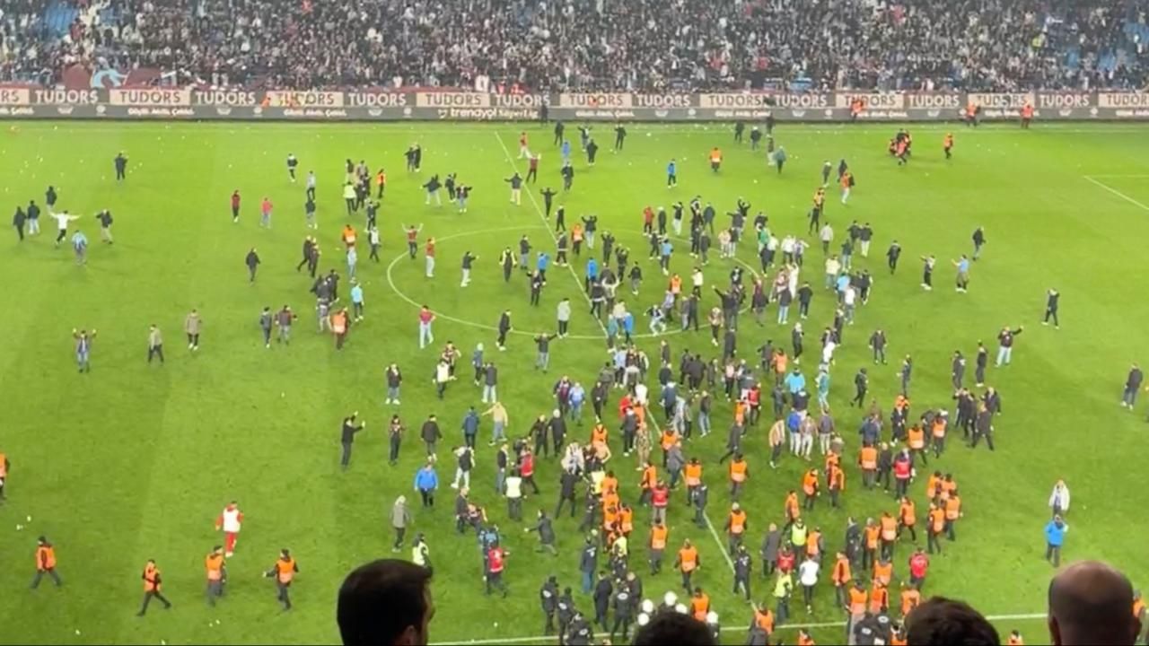 Fenerbahçeli futbolcuları yıkacak haber geldi! Gündeme bomba gibi düşen iddia: Fenerbahçe'de hangi futbolcuların PFDK'ya sevk edileceği belli oldu... Yönetim nasıl savunacağına dair şimdiden harekete geçti 7