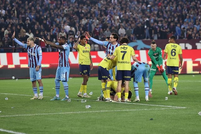 Fenerbahçe'de büyük şok! Takımın yıldızından isyan: "Benim için burası bitti. Ayrılmak istiyorum" Araya giren teknik heyet ve futbolcular krizi önledi 5