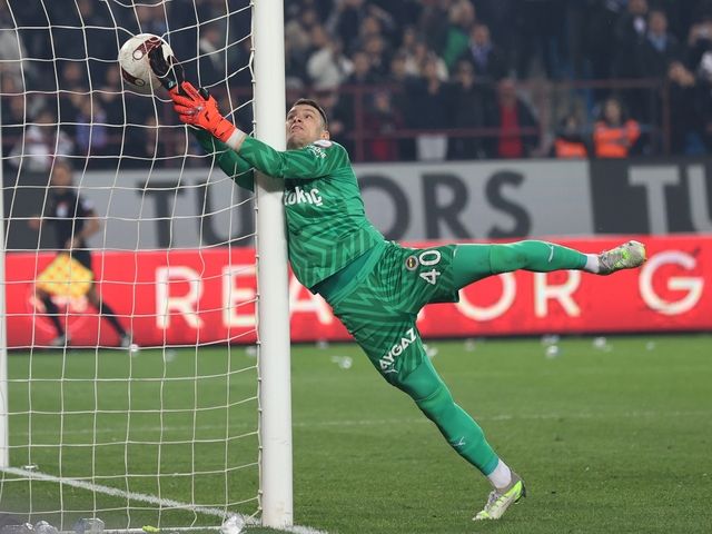 Fenerbahçe'de büyük şok! Takımın yıldızından isyan: "Benim için burası bitti. Ayrılmak istiyorum" Araya giren teknik heyet ve futbolcular krizi önledi 4