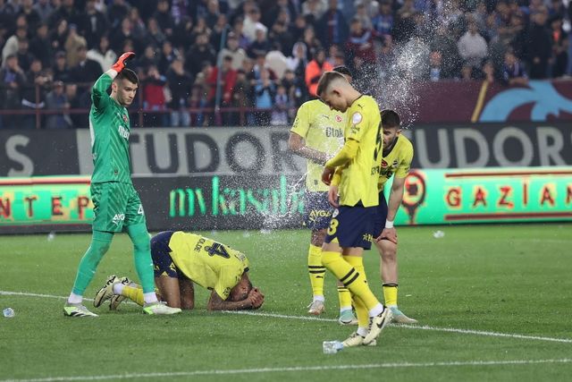 Fenerbahçe'de büyük şok! Takımın yıldızından isyan: "Benim için burası bitti. Ayrılmak istiyorum" Araya giren teknik heyet ve futbolcular krizi önledi 7